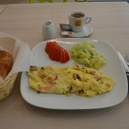 No 08 - Amarilia Apartment *